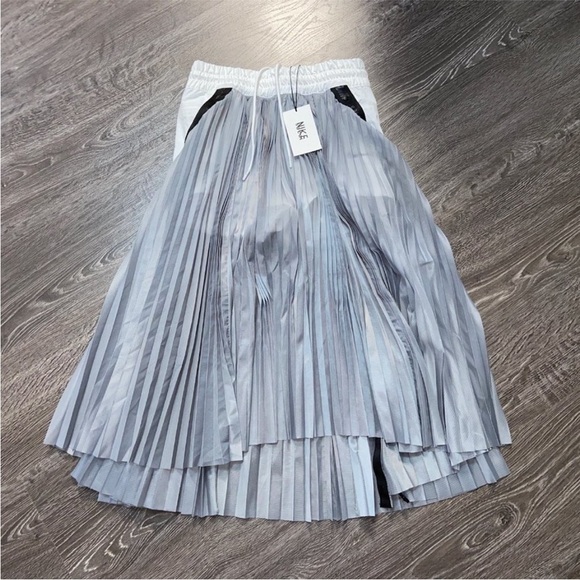 Nike X Sacai Gray Pleated Skirt Womens Sz M Midi White Grey - Picture 4 of 10